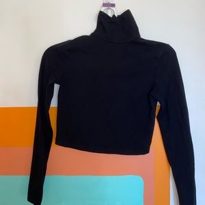 Black turtleneck crop long sleeve